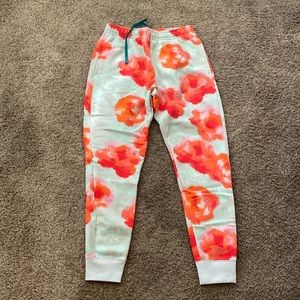 Nike | NWT Standard Fit Taper Leg Sweats